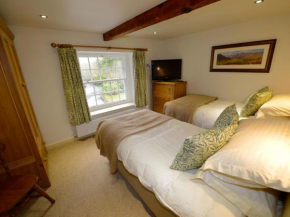 Riverside Lodge